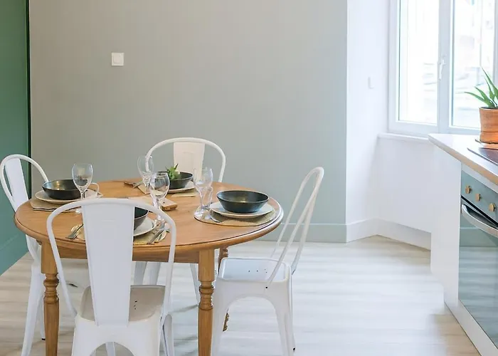 Апартаменты T2 Premium Avec Terrasse Chez Henri *